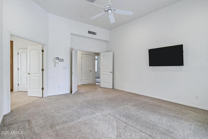 3819 E Ivyglen St-39