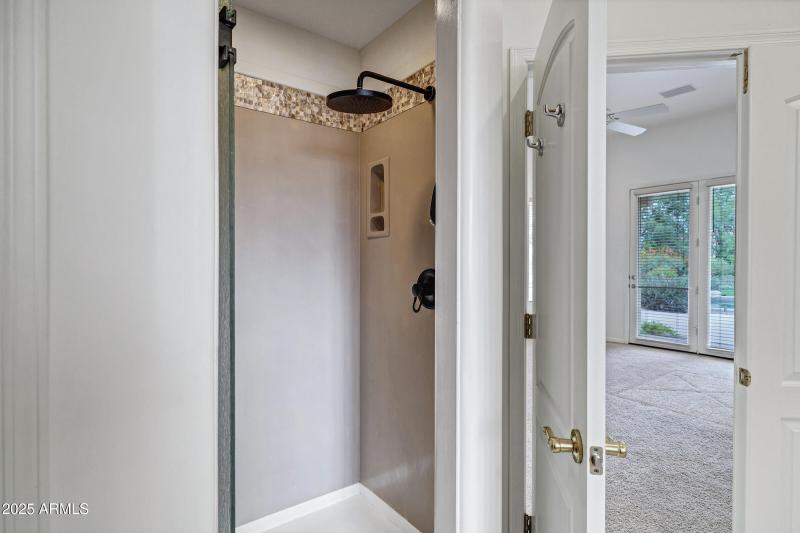 3819 E Ivyglen St-45