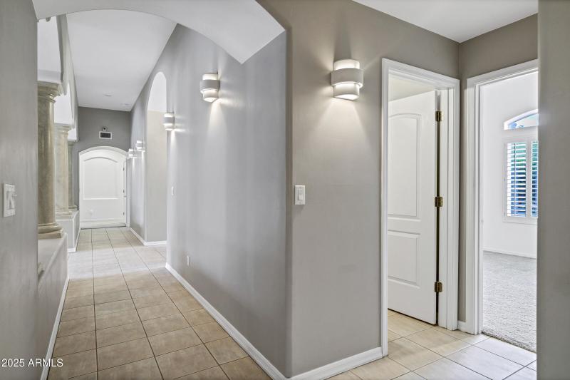 3819 E Ivyglen St-46