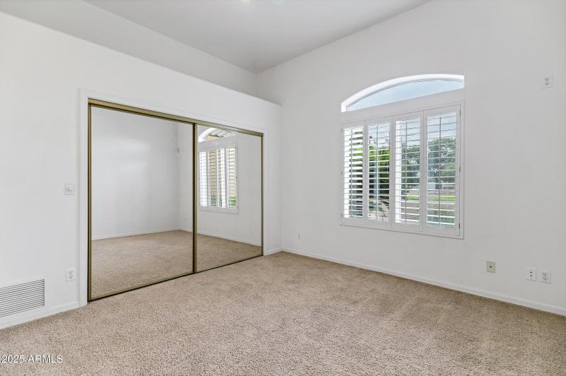 3819 E Ivyglen St-47