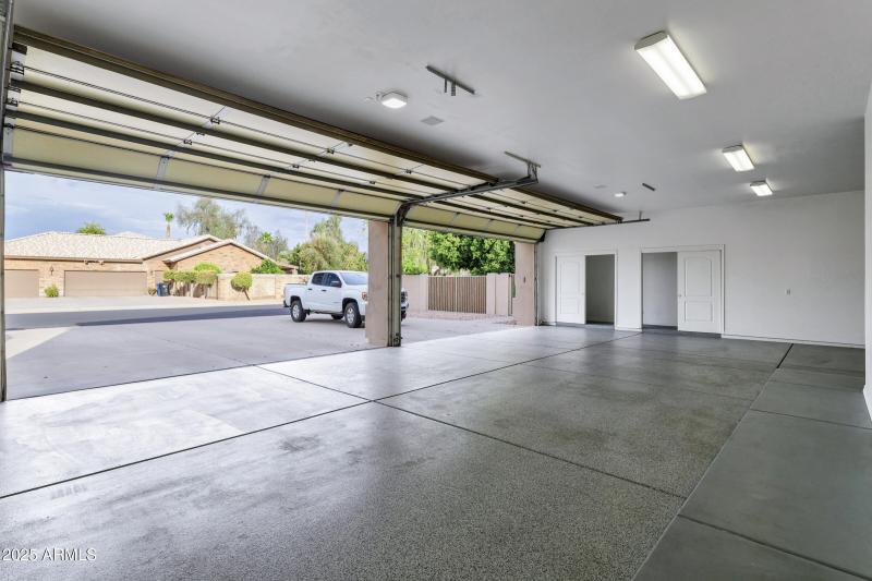 3819 E Ivyglen St-55