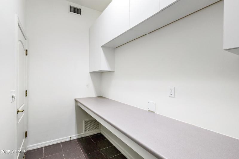 3819 E Ivyglen St-60