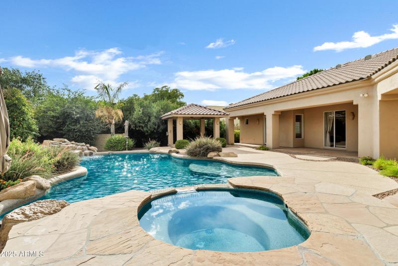 3819 E Ivyglen St-65