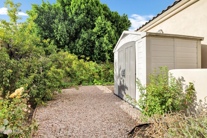 3819 E Ivyglen St-68