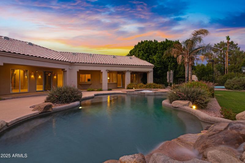 3819 E Ivyglen St-82