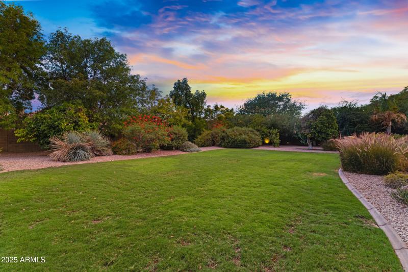 3819 E Ivyglen St-84