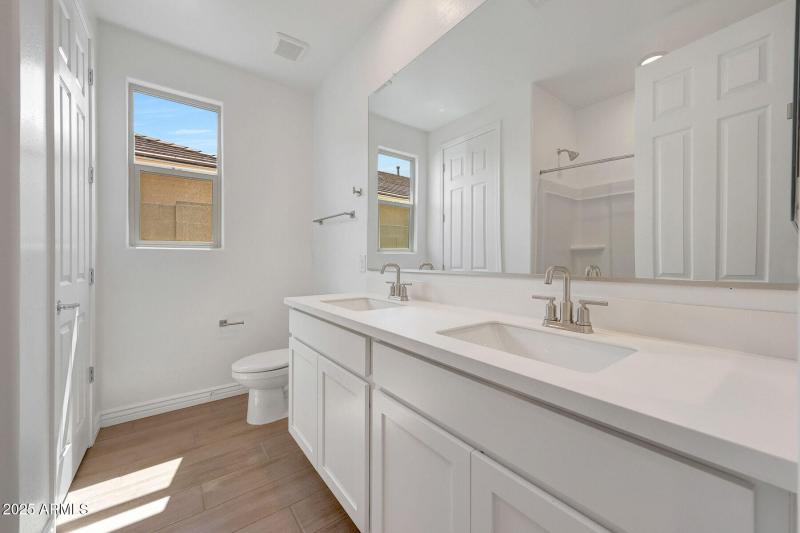 1025_Crimson_14786_Bath2