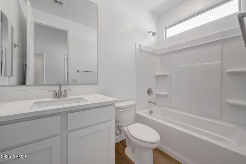 1025_Crimson_14786_Bath3