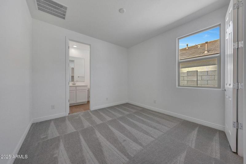 1025_Crimson_14786_bed4