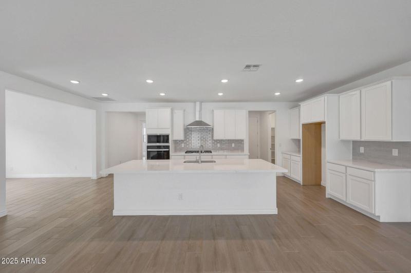 1025_Crimson_14786_kitchen+(2)