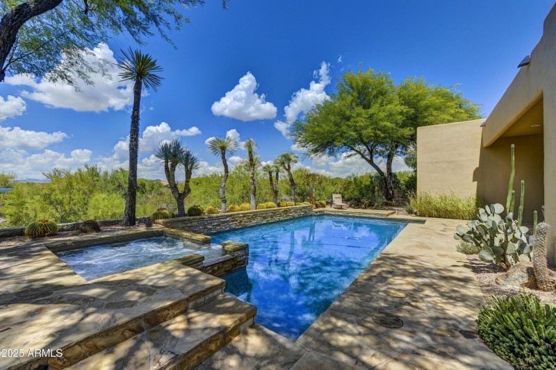 032_Pool Entry