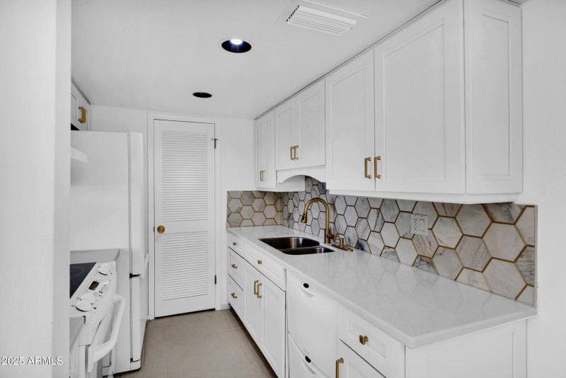 8017 E Glenrosa Ave-9