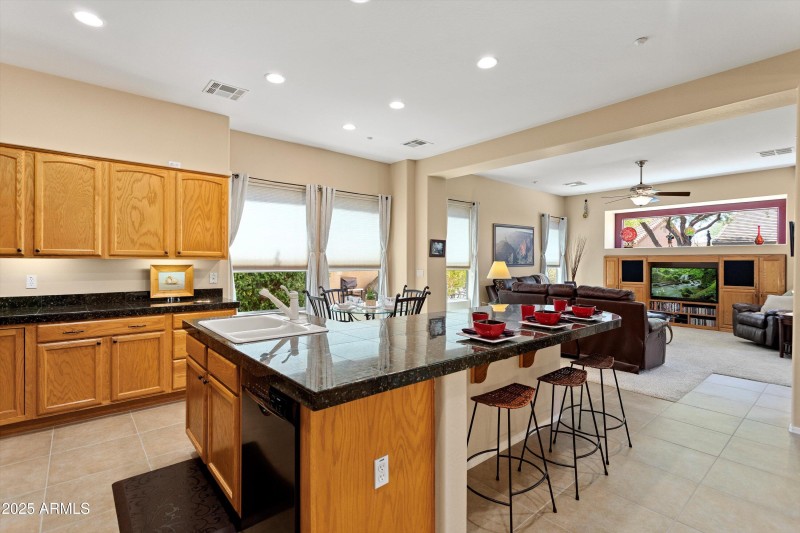 OPEN CONCEPT-GREAT FOR ENTERTAINING