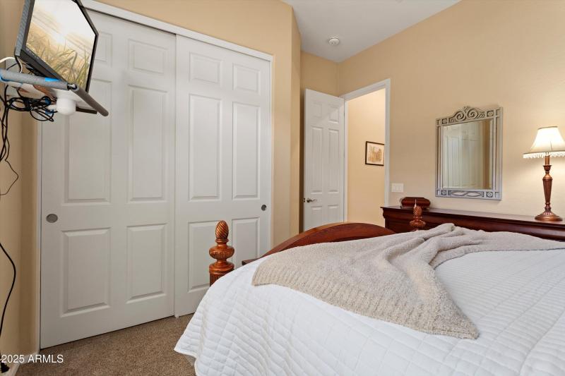 GUEST BEDROOM, OPPOSITE VIEW