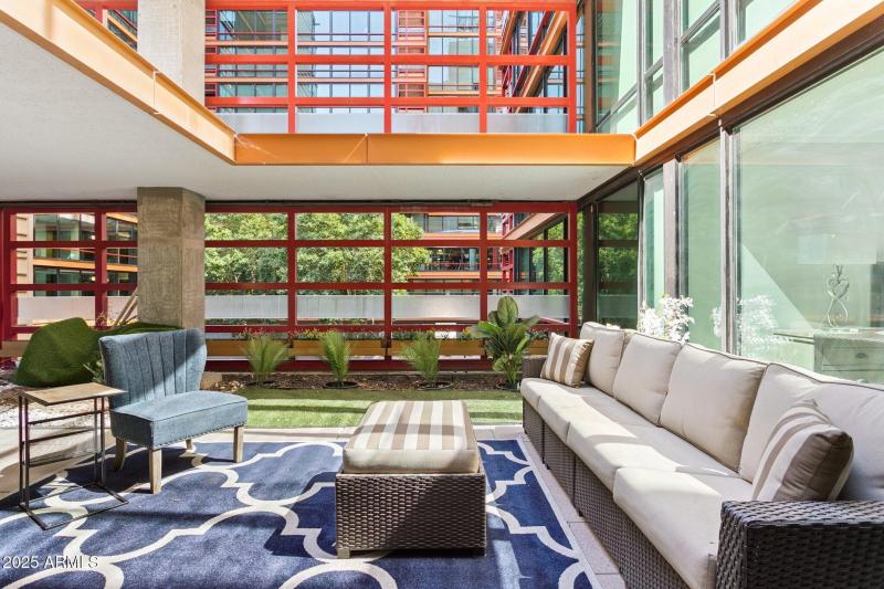 24-web-or-mls-4808-n-24th-st-unit-208