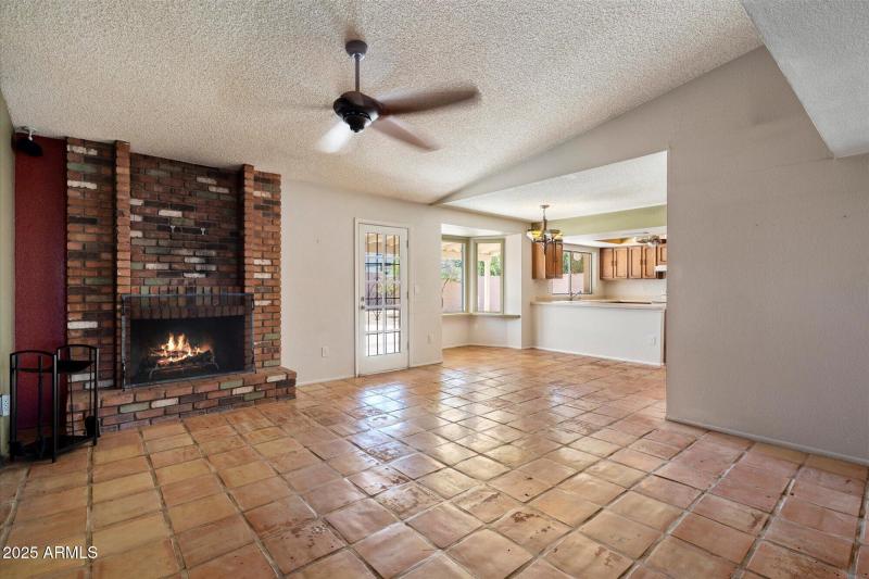 Family Room w/Fireplace
