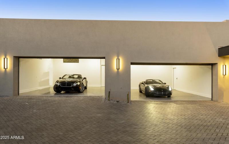 4 Car Garage - With Lifts 8