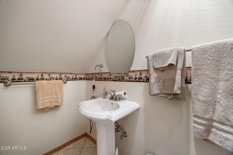 GUEST SUITE BATHROOM