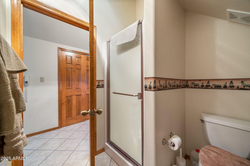 GUEST SUITE BATHROOM