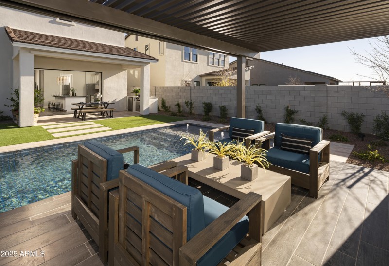 Beacon_in_Estrella_Kenley_Cabana_1714_co