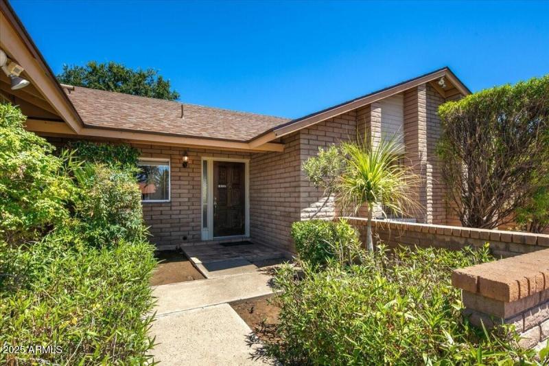 006_06Front Entry Way