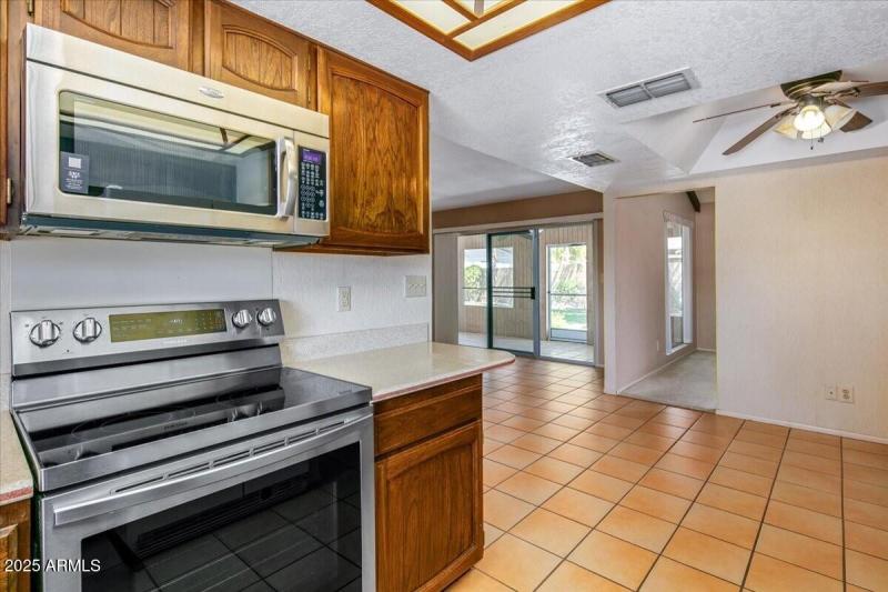 016_16Kitche Details