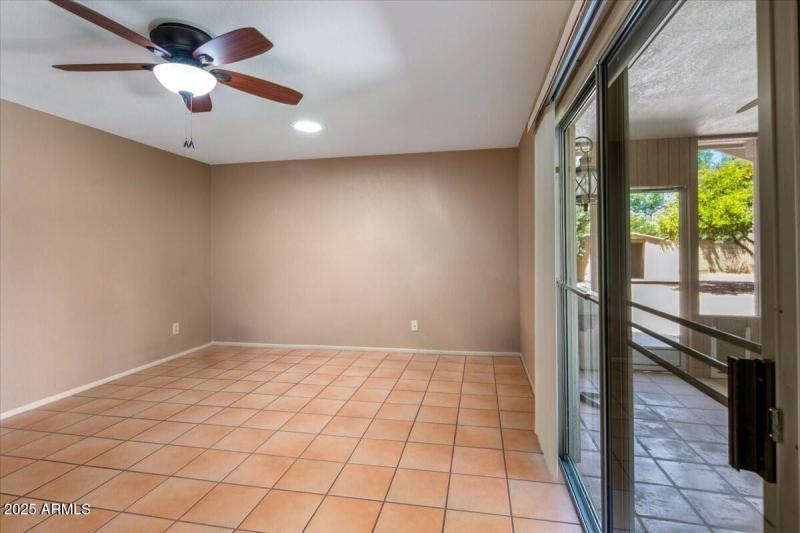 020_20Family Room Details