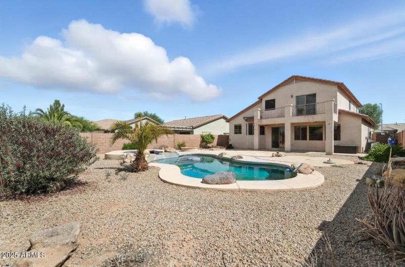 16916 W Northampton Rd-40