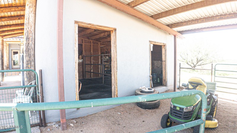 220-SHOP TACKROOM