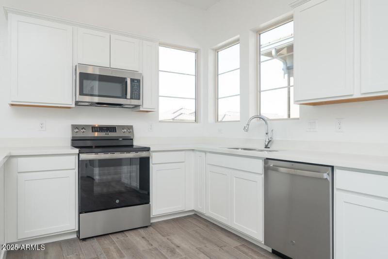 Tri Pointe Blossom Rock 494 - Gensmart K