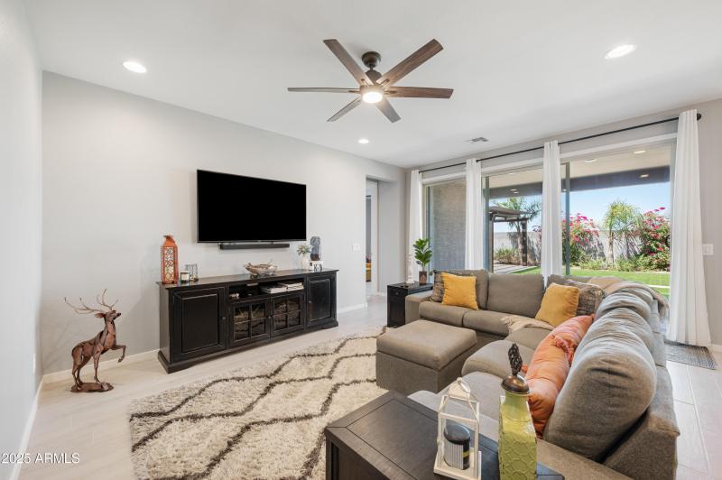 5 - 37082 N Rhinelander Great Room