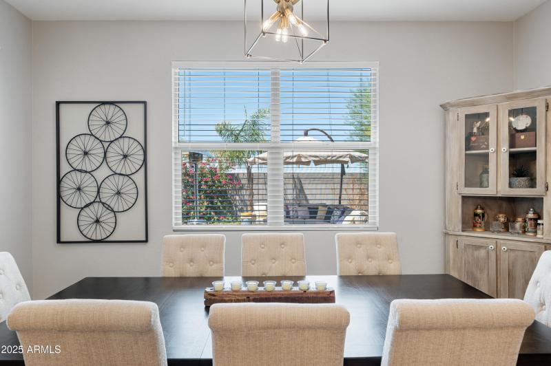 14-37082 N Rhinelander Eat in kitchen