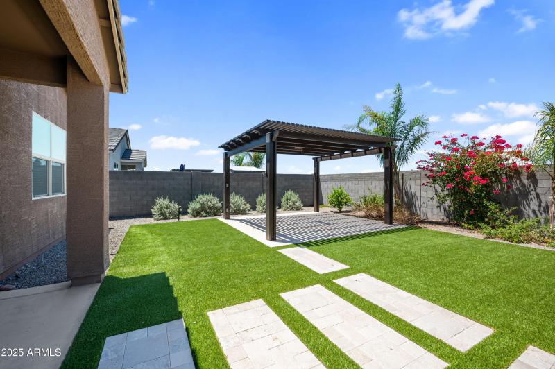 32-37082 N Rhinelander Backyard