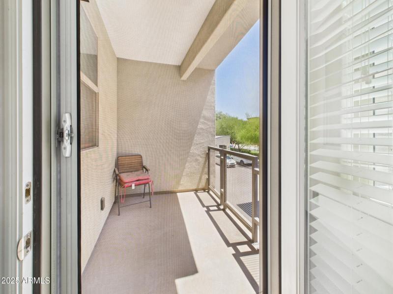 CAM02404G0-PR0130-STILL011