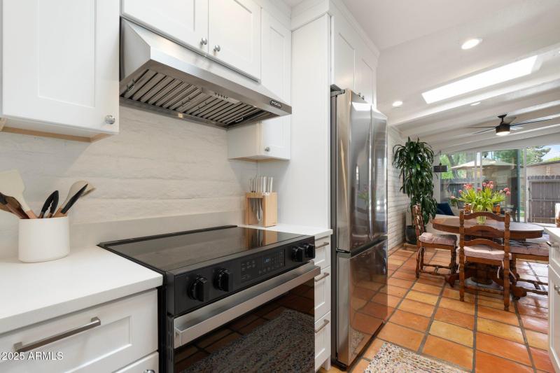 large-019602df-4d4d-7310-bcf8-1656321555