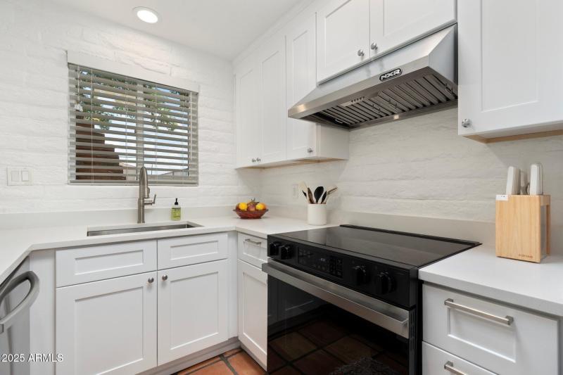 large-019602df-4d75-7341-a2c3-8c64c5a81d