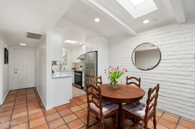 large-019602df-4e0a-7309-885b-f5e33a93d8