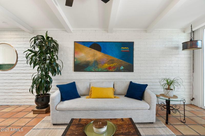 large-019602df-4e7f-701f-9385-80936d2931