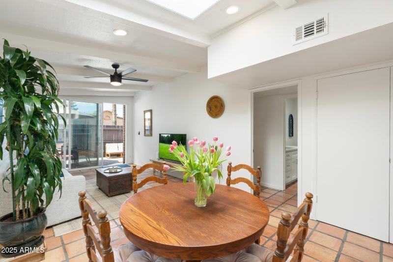 large-019602df-4e33-7146-a796-9f6a289050