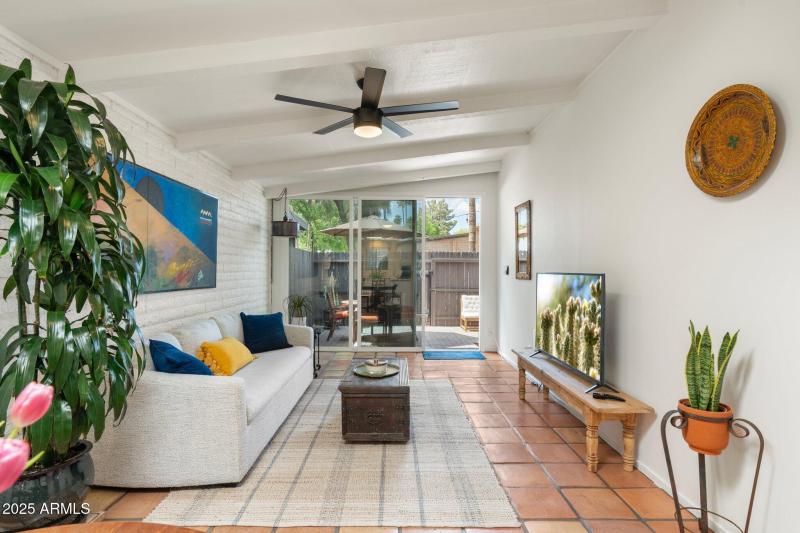 large-019602df-4e59-70ae-9f72-74e06c87d8