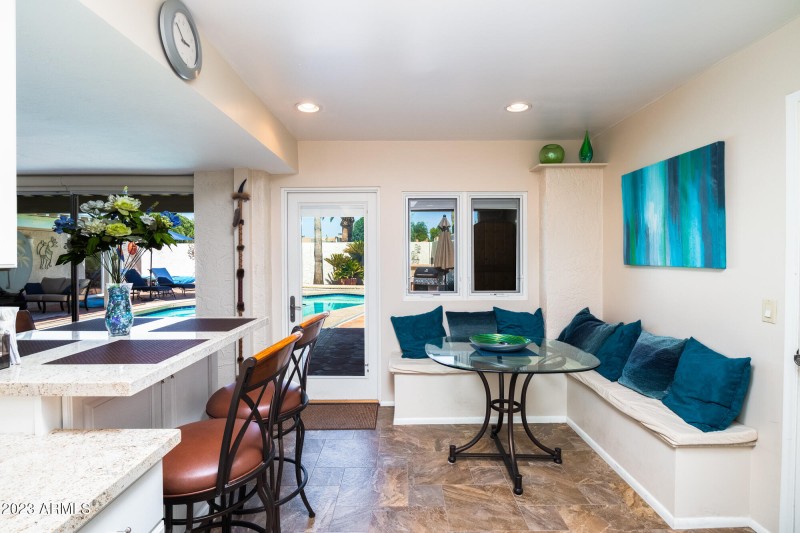 7270 E Loma Ln Eat In