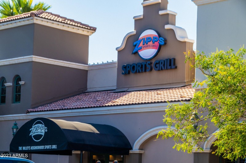 7270 E Loma Ln Zipps