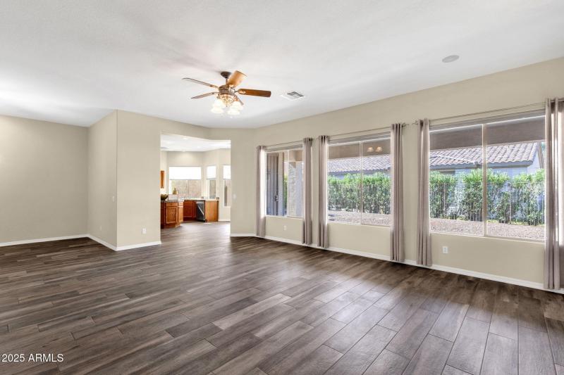 9-web-or-mls-4735-e-azalea-dr