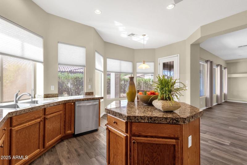 14-web-or-mls-4735-e-azalea-dr