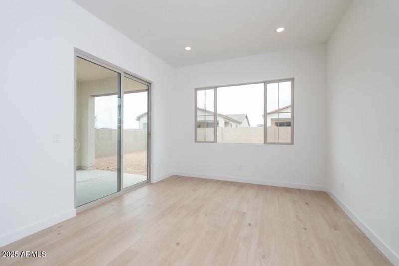 Tri Pointe Waterston Central 280 - Dinin