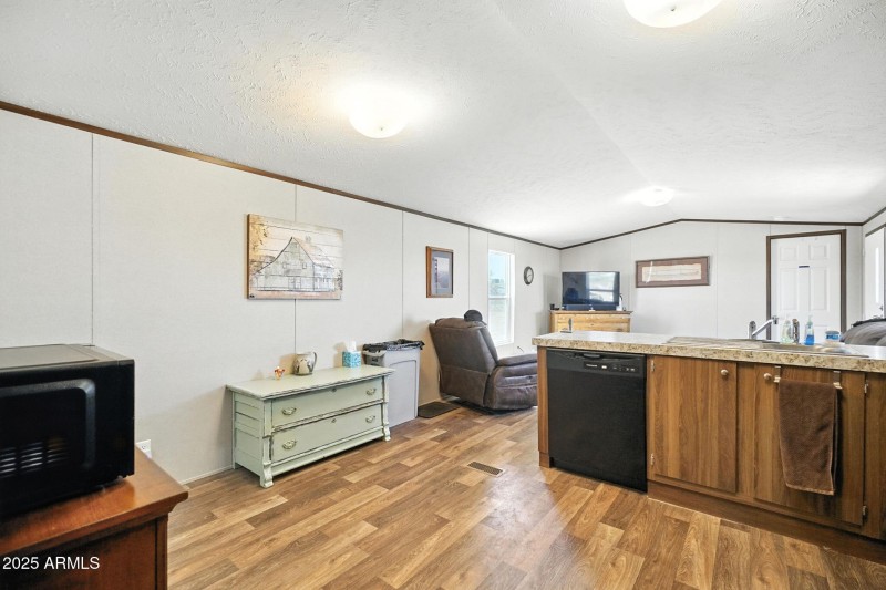 12-web-or-mls-_DSC2927 chris avery