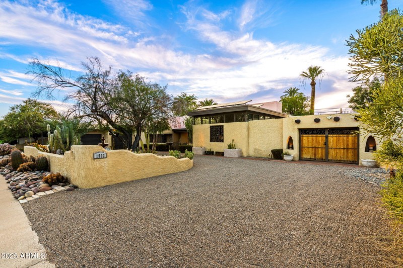 001_1522 E Northern Ave