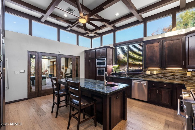 009_1522 E Northern Ave