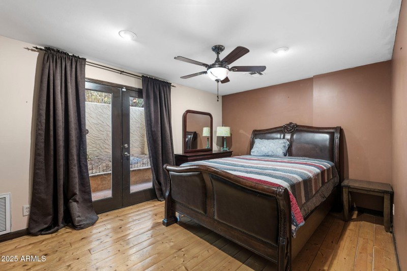 020_1522 E Northern Ave