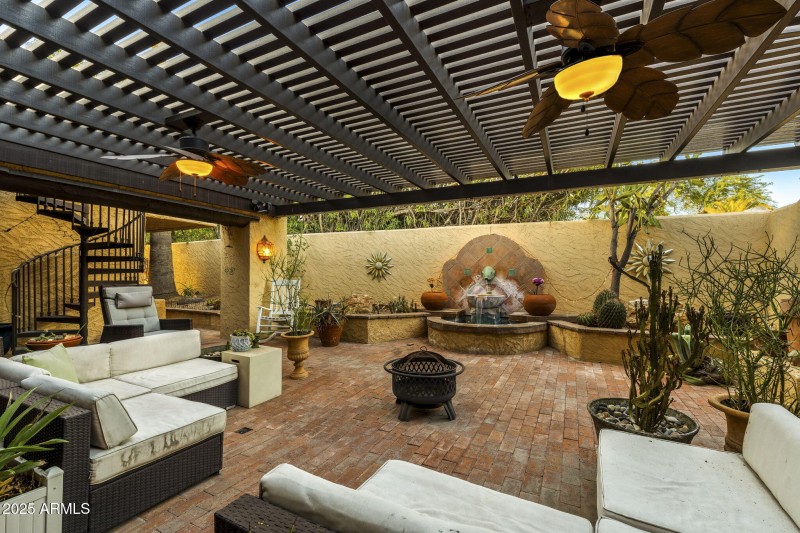 037_1522 E Northern Ave